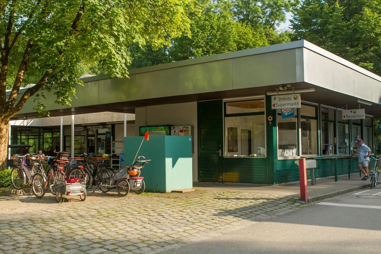 Отель Munich Oktoberfest Glamping 2*,